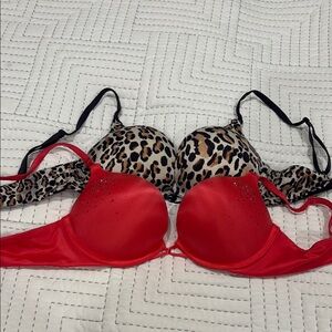Victoria’s Secret Leopard and Red Women's Bra Set